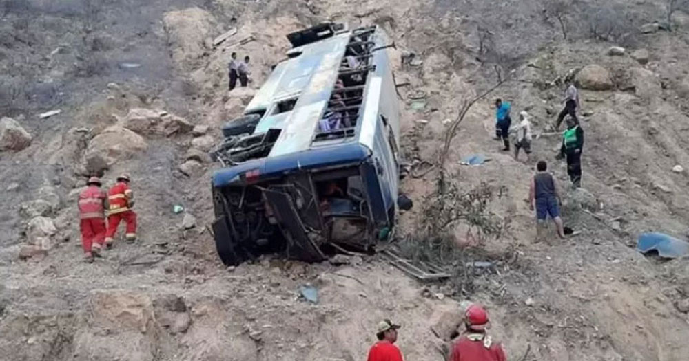 পেরুতে বাস খাদে পড়ে নিহত ১৫