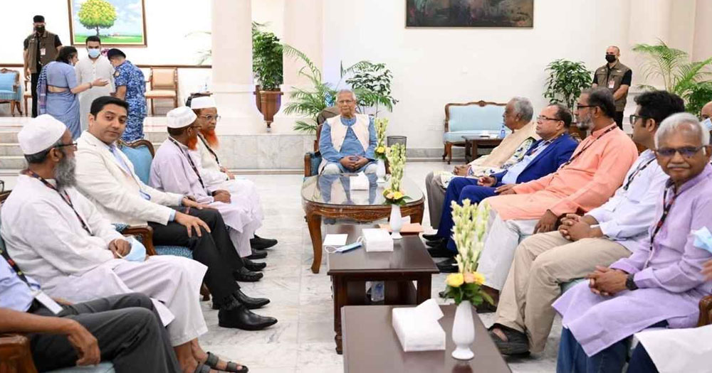 ১৪ রাজনৈতিক দলের সঙ্গে বৈঠকে প্রধান উপদেষ্টা