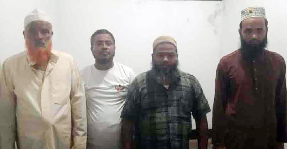 নাটোরে চাঁদা না দেওয়ায় ১০ দোকানে তালা, বিএনপি ও জামায়াতের ৪ নেতাকর্মী গ্রেফতার