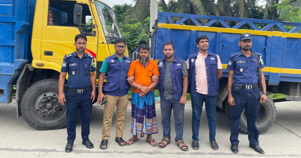 চাঁদপুরে আন্ত:বিভাগীয় ডাকাত দলের তিন সদস্য গ্রেপ্তার, দুটি ট্রাক জব্দ