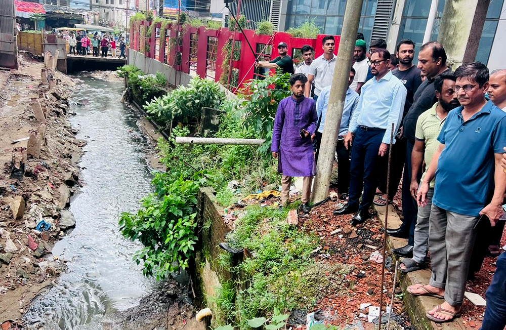 অপরিকল্পিত ড্রেনেজের ফলে বৃষ্টির পানি ঠিকমত চলাচল করতে পারছে না : চসিক মেয়র