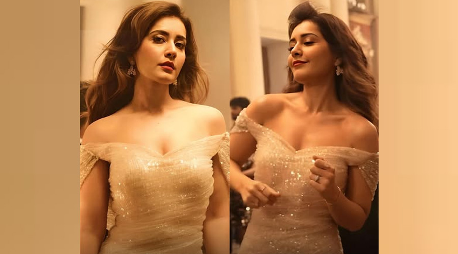 ঝাড়বাতির মাঝে সাহসী সাজে ভাইরাল রাশি খান্না