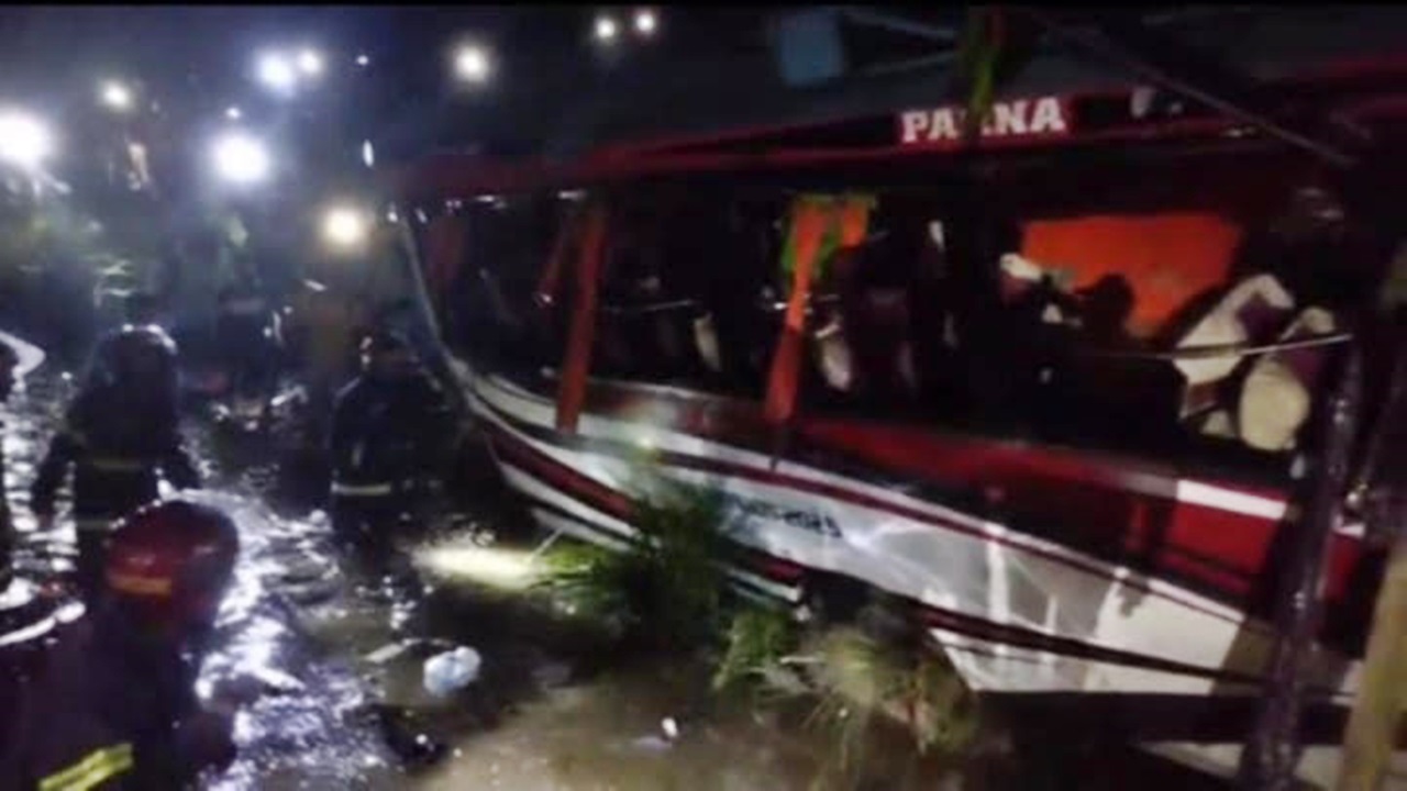 বাস খাদে পড়ল সিলেট-তামাবিল সড়কে, আহতের সংখ্যা ২৮