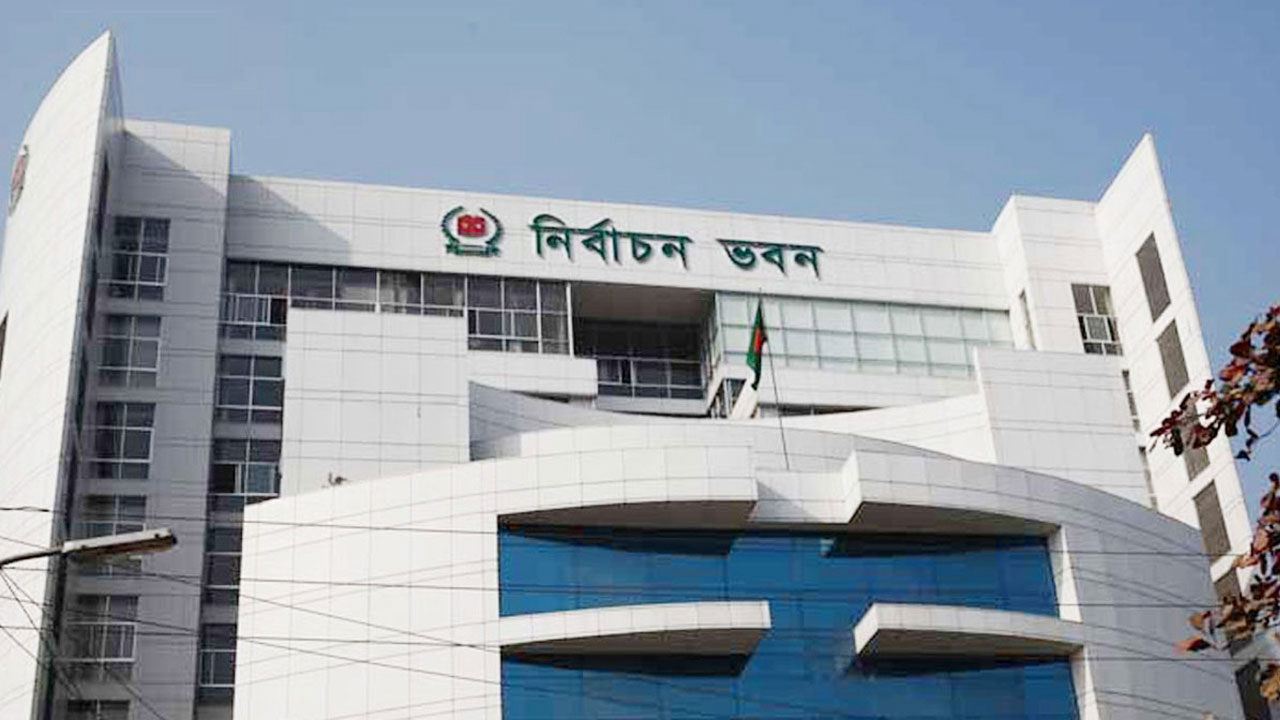 প্রিজাইডিং অফিসারদের ক্ষমতায়ন ও দেহরক্ষী দিতে চায় ইসি