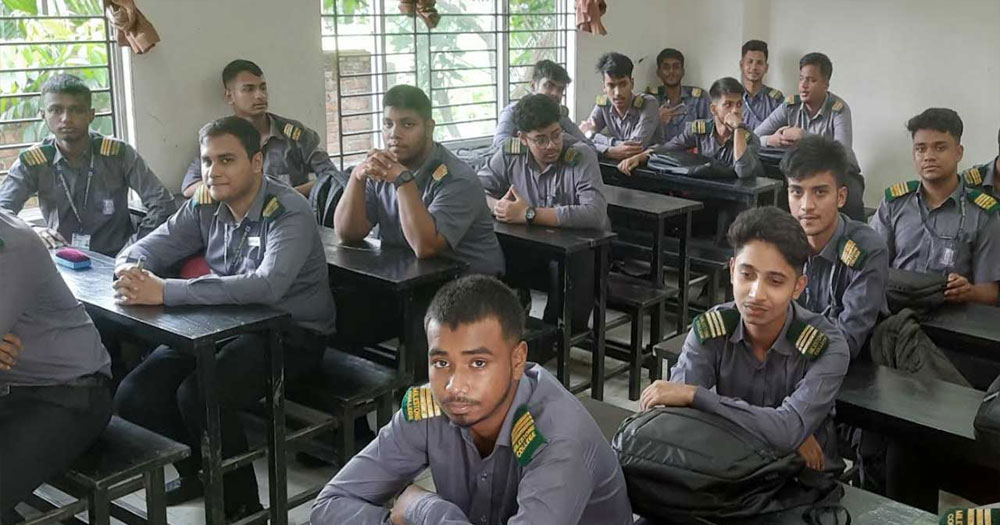 মাইলস্টোনে শুরু হয়েছে পাঠদান, চলছে নবম ও দ্বাদশ শ্রেণির ক্লাস