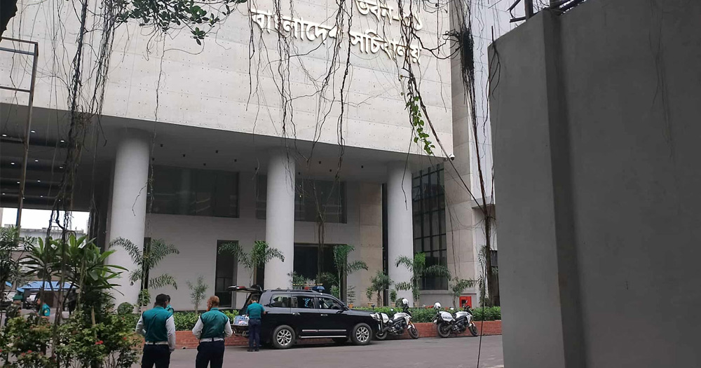 সচিবালয়ে প্রধান উপদেষ্টা, শুরু উপদেষ্টা পরিষদের বৈঠক