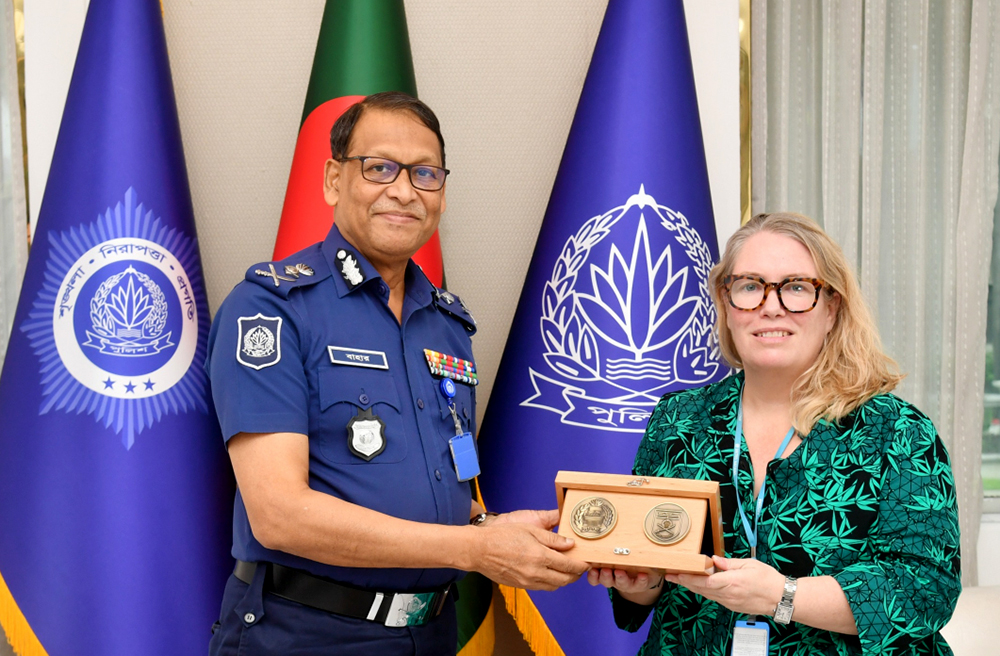 আইজিপির সঙ্গে জাতিসংঘের বাংলাদেশ বিষয়ক নিরাপত্তা উপদেষ্টার সাক্ষাৎ