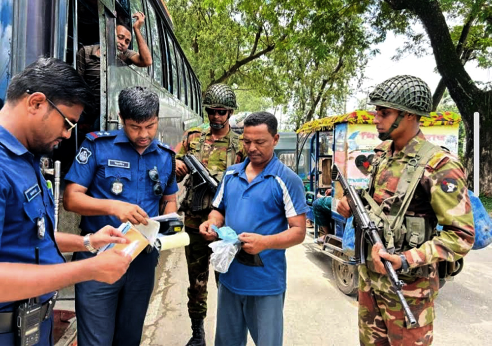 চাঁদপুরে ৪ শতাধিক যানবাহনে যৌথ বাহিনীর তল্লাশি