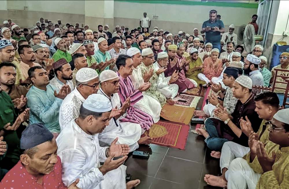 বেগম খালেদা জিয়ার জন্মদিনে বগুড়ায় দোয়া মাহফিল ও খাদ্য বিতরণ