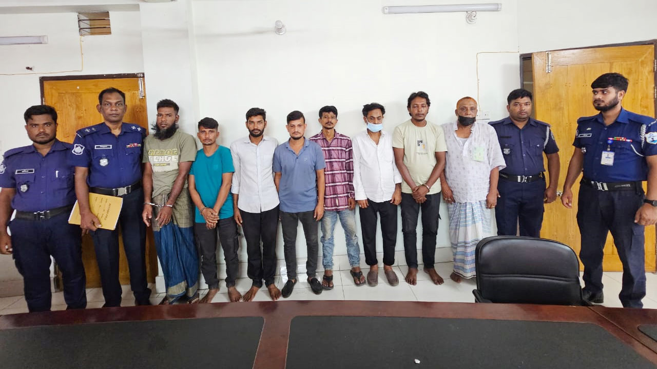 চাঁদপুরে ১২ হাজার টন চিনি পাচারের চেষ্টা, গ্রেপ্তার ৮ জনের মধ্যে ৭ জন কারাগারে, ১ জন রিমান্ডে