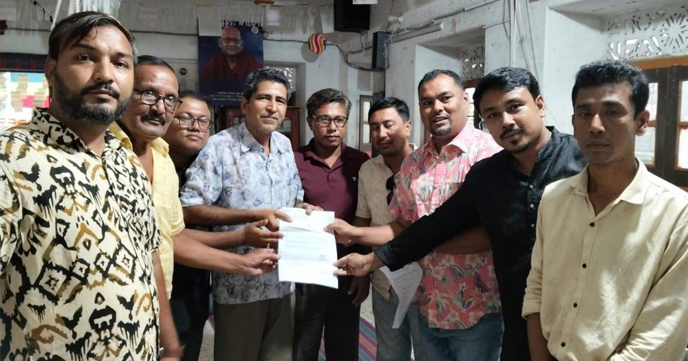 চট্টগ্রামে বৌদ্ধ ধর্মীয় কল্যাণ ট্রাষ্টের উদ্যোগে অনুদানের  চেক বিতরণ