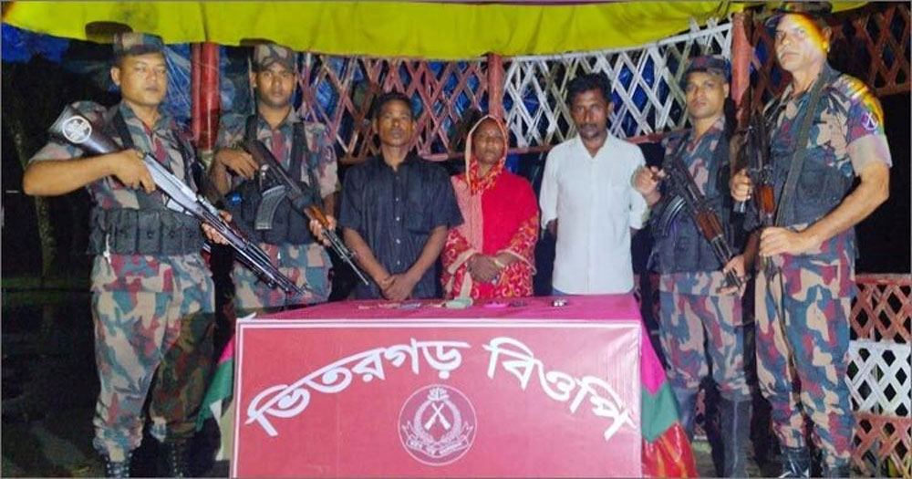 অবৈধভাবে ভারতে  প্রবেশকালে পঞ্চগড়ে  আটক ৩