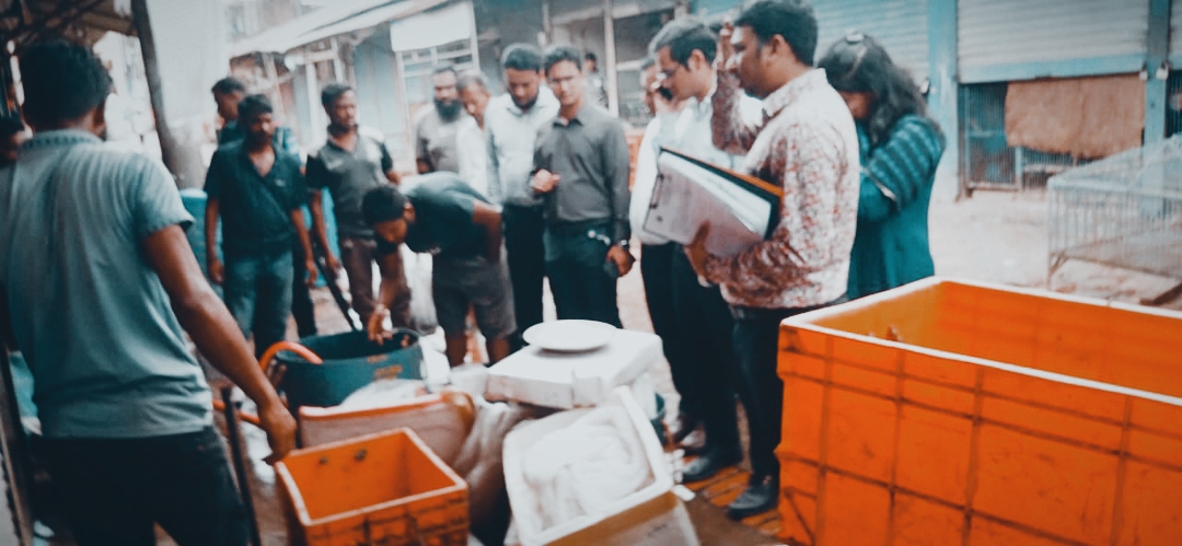ফরিদপুরে  যৌথ বাহিনীর অভিযানে মৎস্য আড়তে জরিমানা