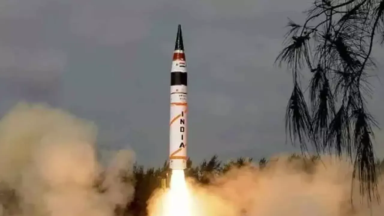 পাকিস্তানের হুমকির পর ‘অগ্নি ৫’ ক্ষেপণাস্ত্র ছুড়ল ভারত