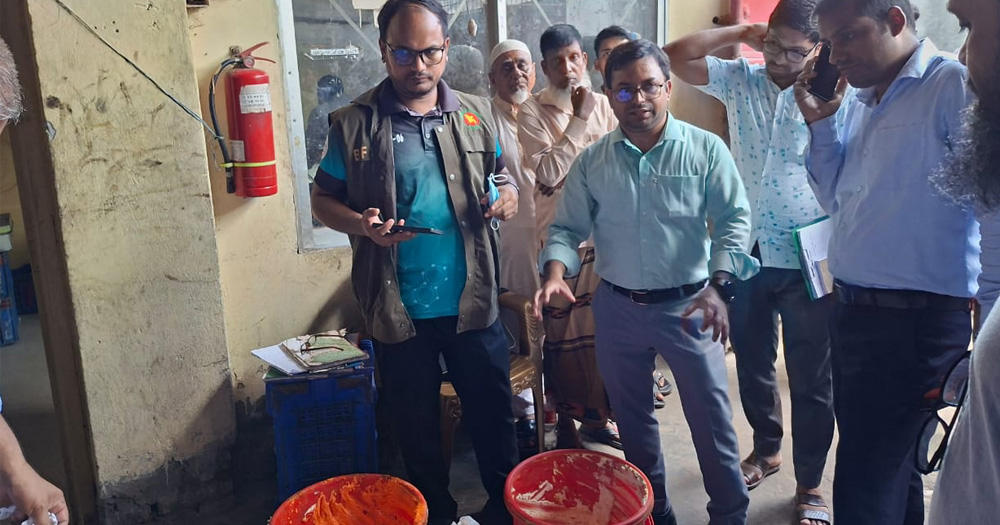 বগুড়ায় ঢাকা বেকারিকে ৩ লাখ টাকা জরিমানা