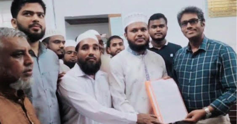 জয়দেবপুর রেলক্রসিংয়ে ফ্লাইওভার নির্মাণের দাবিতে মানববন্ধন