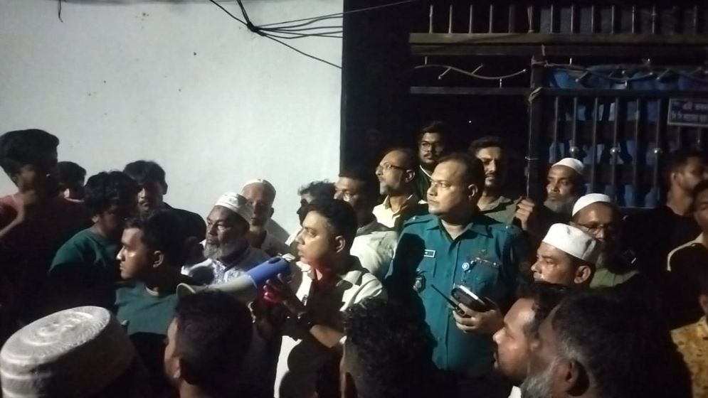 ডেমরায় এলাকাবাসীর ওপর পুলিশ লাইনের সদস্যদের হামলার অভিযোগ