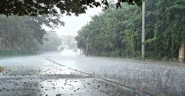 চার বিভাগে ভারী বর্ষণের সতর্কতা জারি, পাহাড়ধসের আশঙ্কা