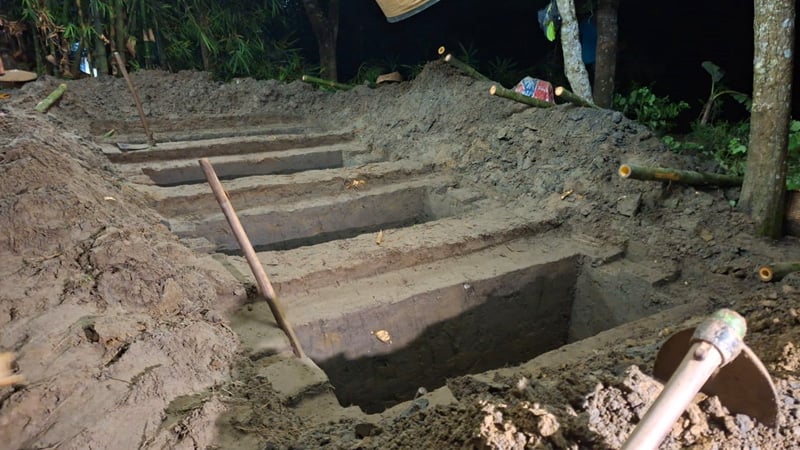 কুমিল্লায় দুর্ঘটনায় নিহত বাবা-মা ও দুই সন্তানকে পাশাপাশি শায়িত করা হলো