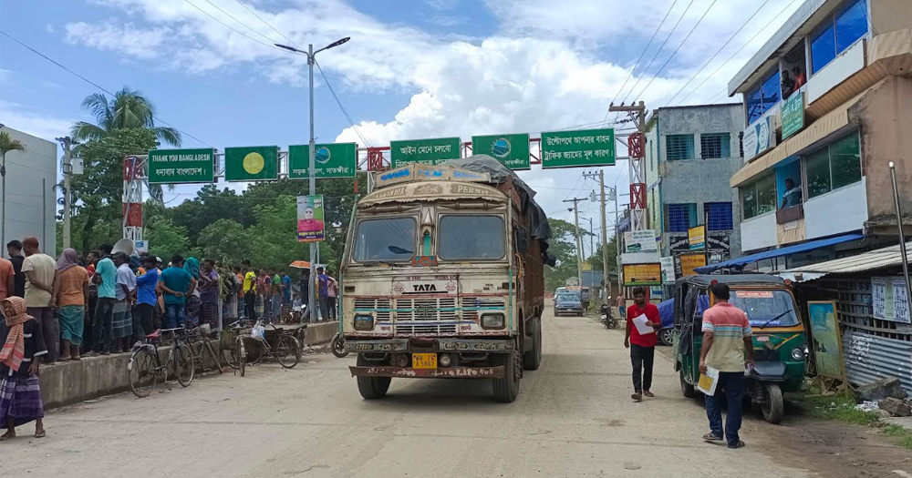 এক সপ্তাহে আদার দাম কমলো ৫০ টাকা, ভোমরায় রেকর্ড আমদানি