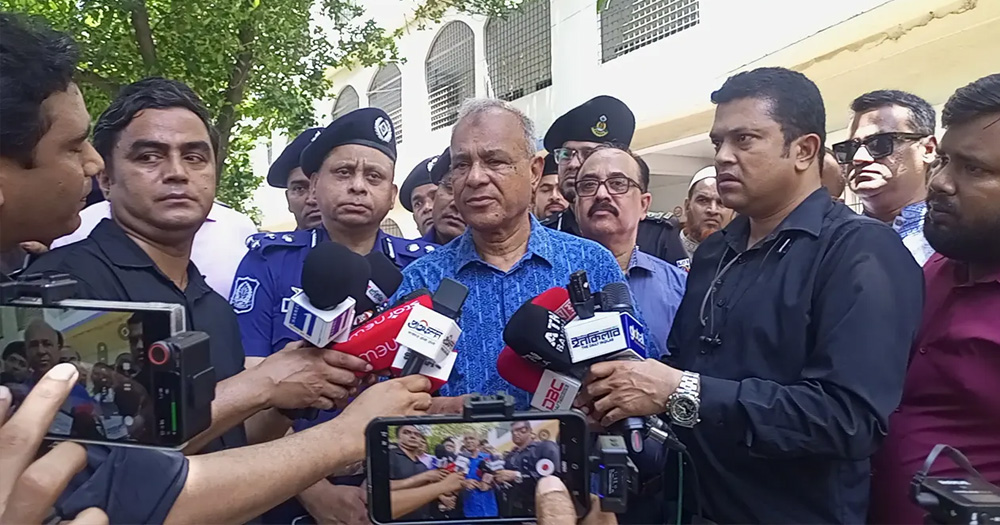ক্যাম্পে হামলার ঘটনায় দ্রুতই ব্যবস্থা নেবে যৌথ বাহিনী: স্বরাষ্ট্র উপদেষ্টা