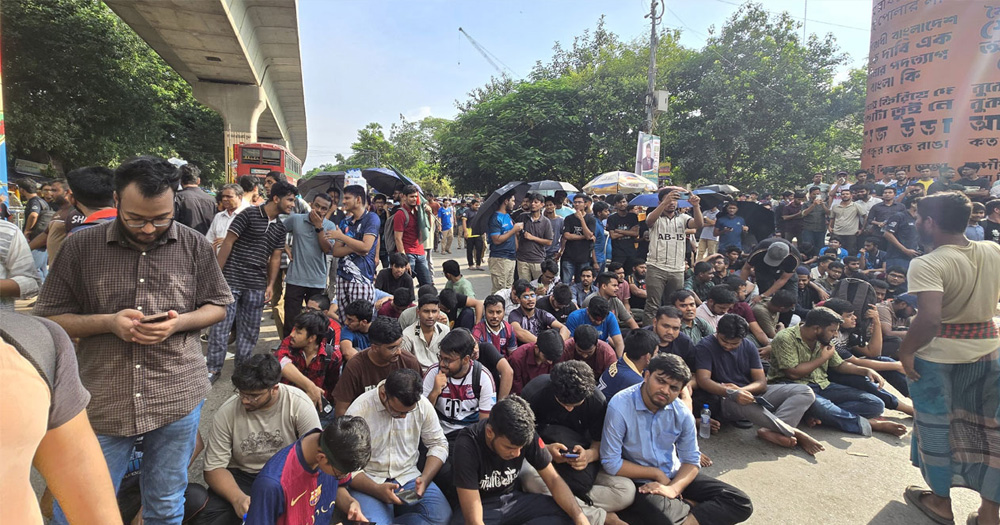 শাহবাগ মোড় অবরোধ বুয়েট শিক্ষার্থীদের