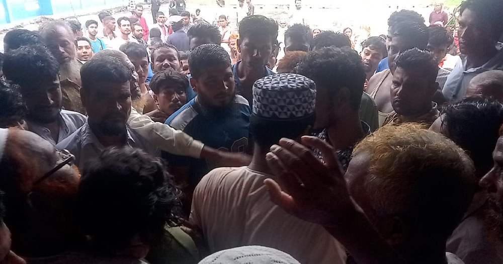 পাঁচ গ্রামের মানুষের বৈঠক শেষে কবর দেয়া হলো দবিরুলকে