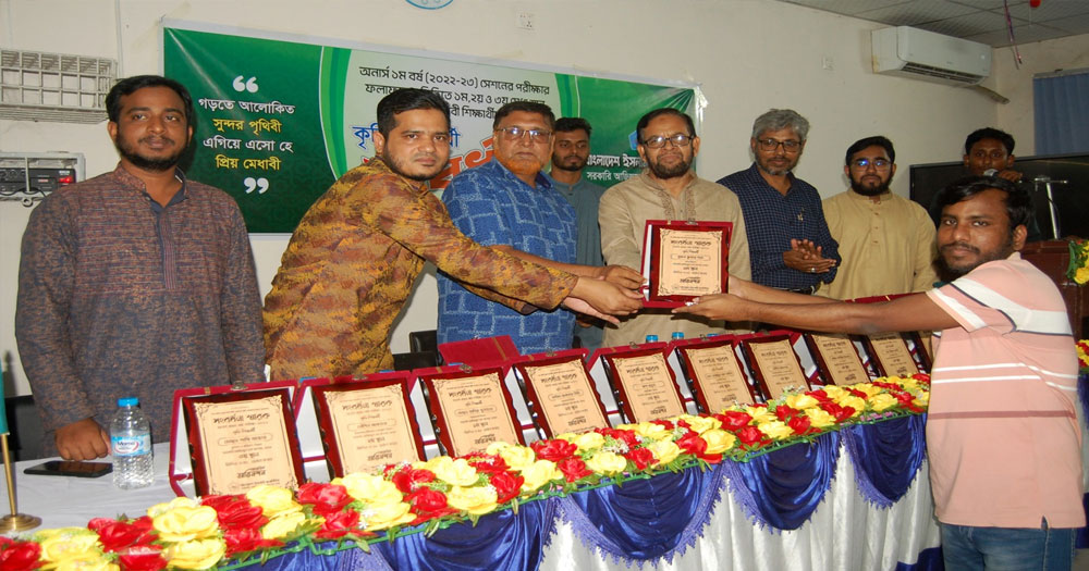 আজিজুল হক কলেজে ছাত্রশিবিরের কৃতি শিক্ষার্থী সংবর্ধনা