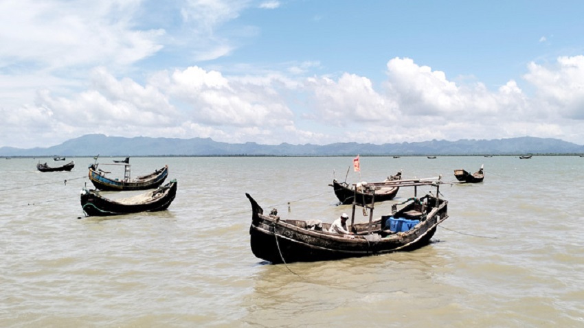 ৭ রোহিঙ্গা জেলেকে ধরে নিয়ে গেলো আরাকান আর্মি