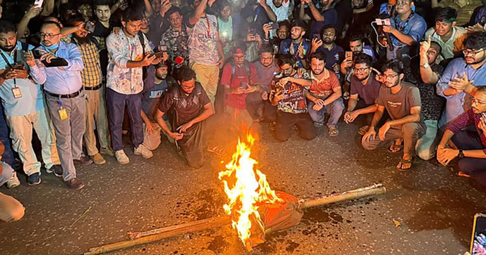 মৎস্য ভবন মোড়ে ডিসি মাসুদের কুশপুত্তলিকা দাহ