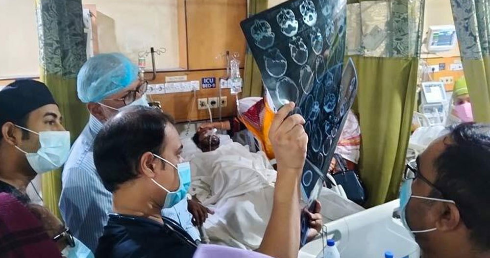 নুরকে দেখতে হাসপাতালে প্রধান উপদেষ্টার বিশেষ সহকারী