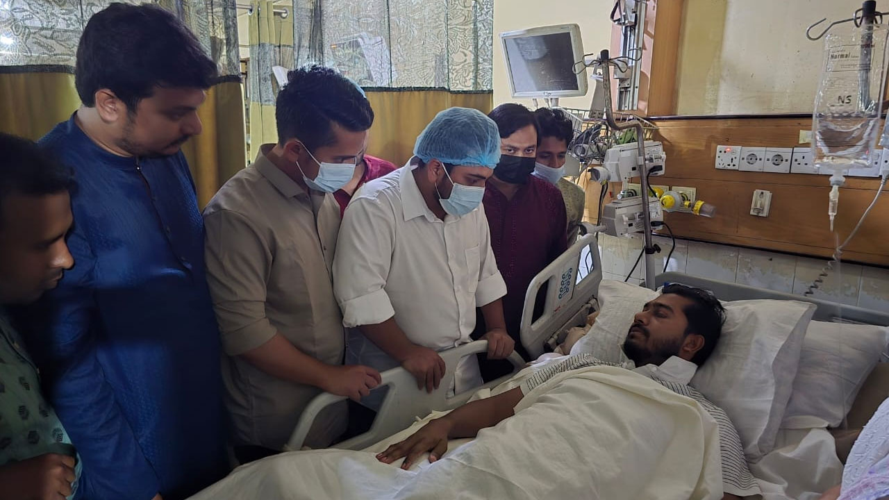 এয়ারপোর্ট থেকে সরাসরি নুরকে দেখতে হাসপাতালে নাহিদ-সারজিসরা