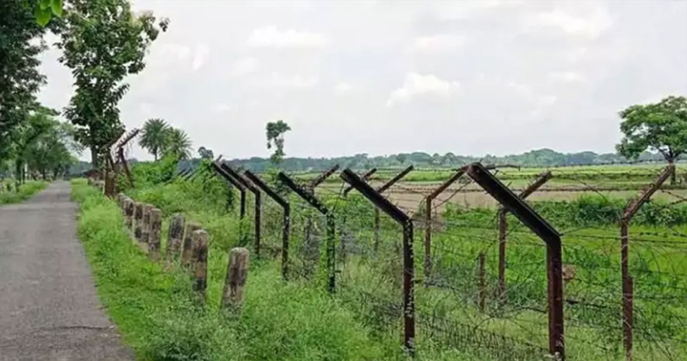 মহেশপুর সীমান্তে ৯ বাংলাদেশিকে ফেরত পাঠালো বিএসএফ