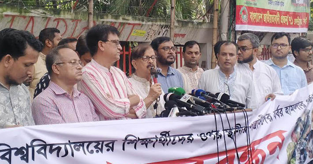 চবি সংঘর্ষে সরকারের ভূমিকা নিয়ে প্রশ্ন তুললেন মান্না