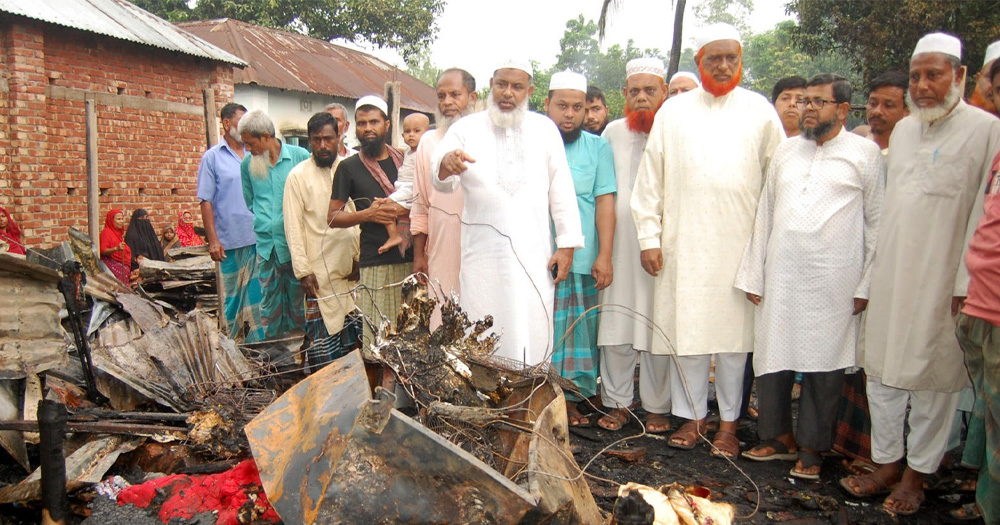 বগুড়ায় অগ্নিকান্ডে ক্ষতিগ্রস্থদের জামায়াতের সহায়তা প্রদান