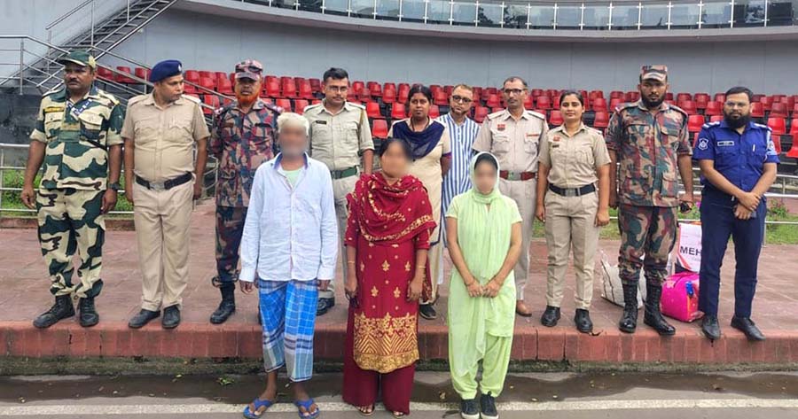 ভারত থেকে ট্রাভেল পারমিটে দেশে ফিরলেন তিন বাংলাদেশি