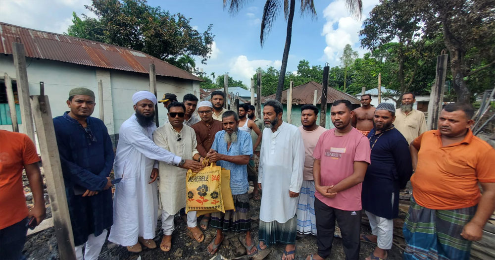 বগুড়ায় অগ্নিকাণ্ডে ক্ষতিগ্রস্থ পরিবারের পাশে দাঁড়ালো ‘আমরা বিএনপি পরিবার’
