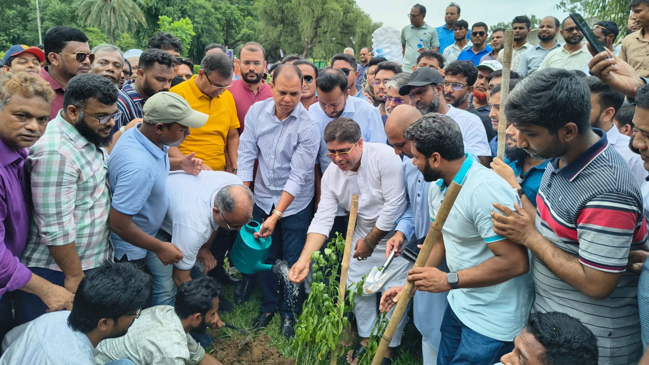 সকলের জন্য উন্মুক্ত জিয়াউর রহমানের মাজার: রুমন