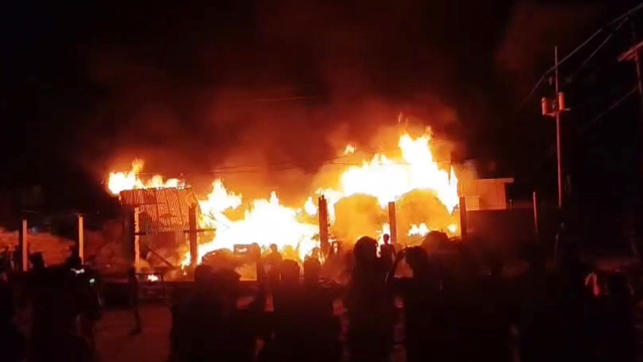 ঝুটের গোডাউনে আগুন নারায়ণগঞ্জে