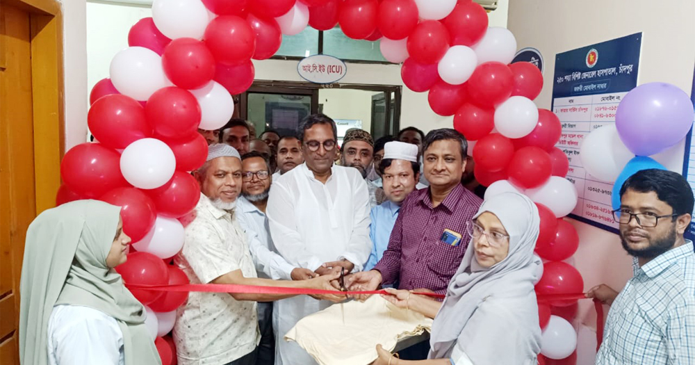 হাসপাতালে বেড ও হুইল চেয়ার প্রদান করলেন বিএনপি সভাপতি