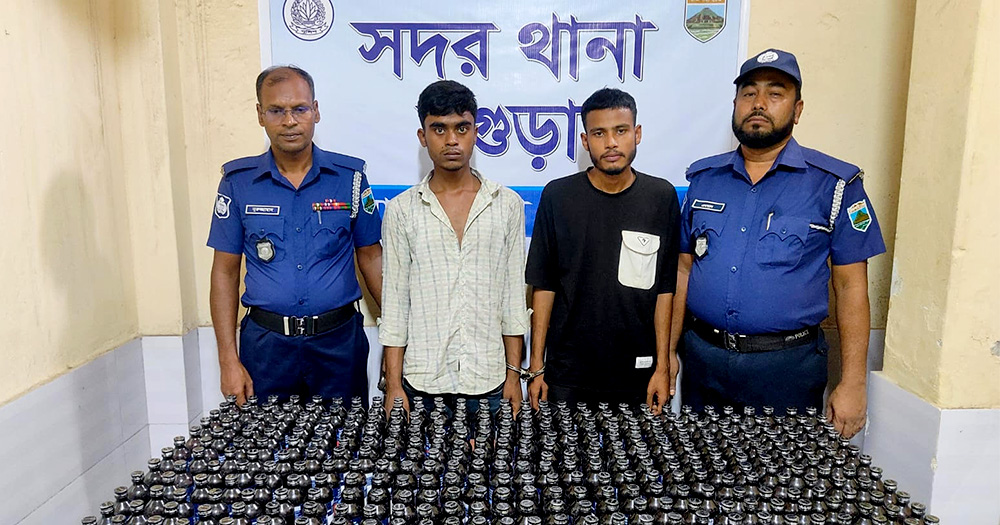বগুড়ায় ৪০০ বোতল ফেন্সিডিলসহ দুই যুবক গ্রেপ্তার