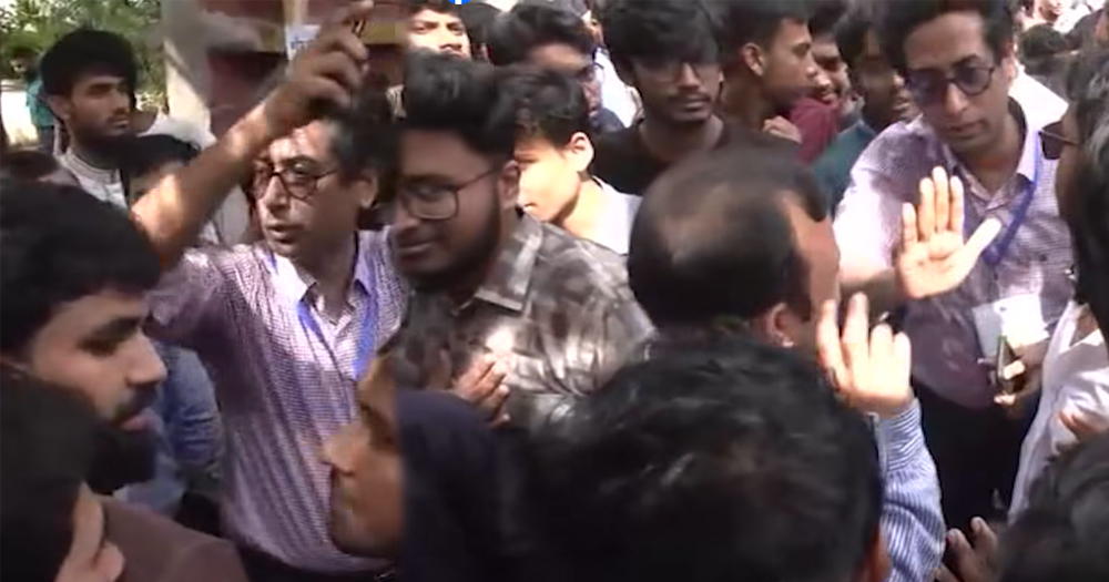 শারীরিক শিক্ষা কেন্দ্রে দু’পক্ষের উত্তেজনা