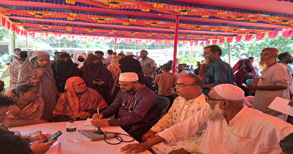মানিকগঞ্জে জামায়াত প্রার্থীর আয়োজনে ফ্রি হেল্থ ক্যাম্প