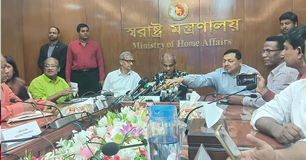 ডাকসু জাতীয় নির্বাচনের মডেল হিসেবে কাজ করবে : স্বরাষ্ট্র উপদেষ্টা
