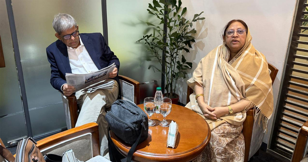 সহধর্মিণীর চিকিৎসায় সিঙ্গাপুর গেলেন মির্জা ফখরুল
