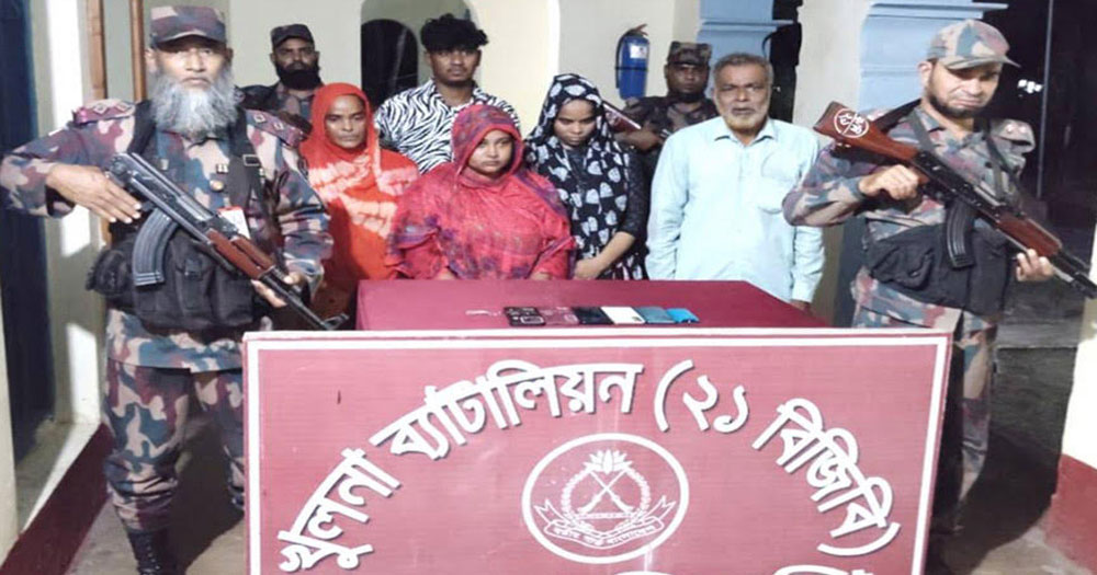 অবৈধভাবে ভারতে প্রবেশের সময় ৫ নারী-পুরুষ আটক