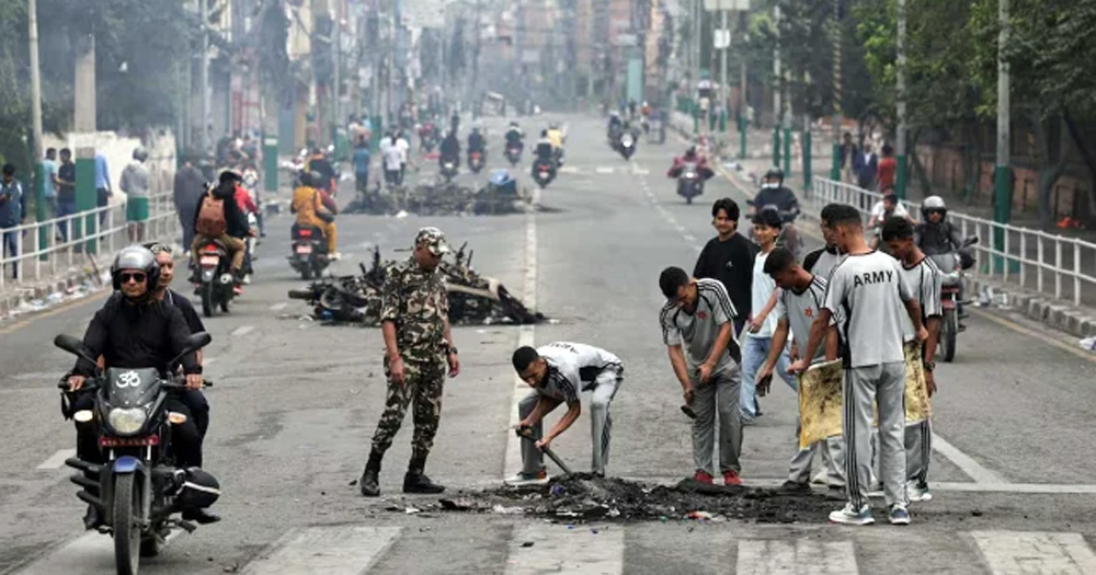 নেপালে জানমাল ও নিরাপত্তার দায়িত্ব নিলো সেনাবাহিনী