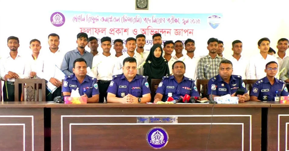 লক্ষ্মীপুরে মেধা আর যোগ্যতায় পুলিশে চাকরি পেয়ে উচ্ছ্বসিত ২৪ তরুণ-তরুণী