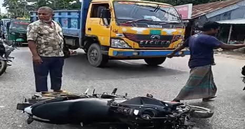 নোয়াখালীতে ট্রাকের ধাক্কায় দুই তরুণের মৃত্যু