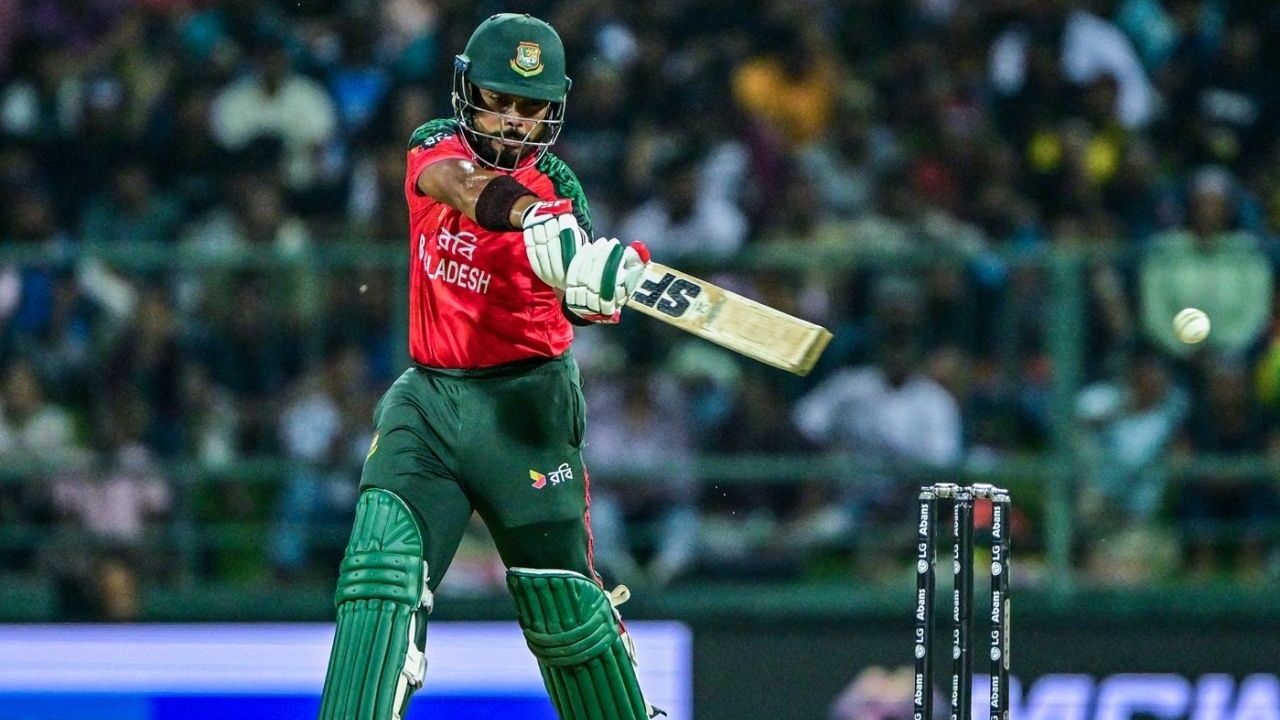 ইমনের উইকেট শুরুতেই হারাল বাংলাদেশ
